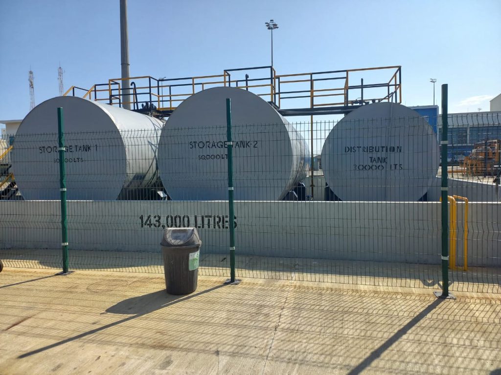 Bulk oil tank